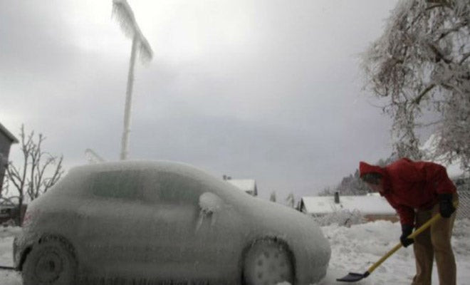 Προσοχή: Δείτε γιατί δεν πρέπει να προθερμαίνετε τον κινητήρα του αυτοκινήτου σας τον χειμώνα!